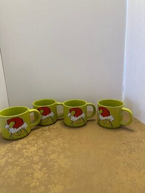 Set of 4 Stacking Dr. Suess Grinch Mugs Christmas Serveware/Coffee Bar